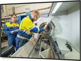 2 male engineering modern apprentices